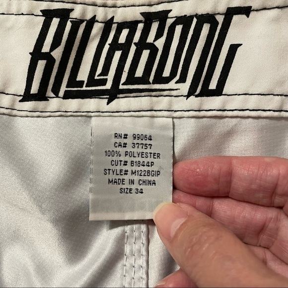 Billabong Red White Blue Black Board Shorts Swim Shorts Diagonal Stripes Size 34 - Picture 13 of 14